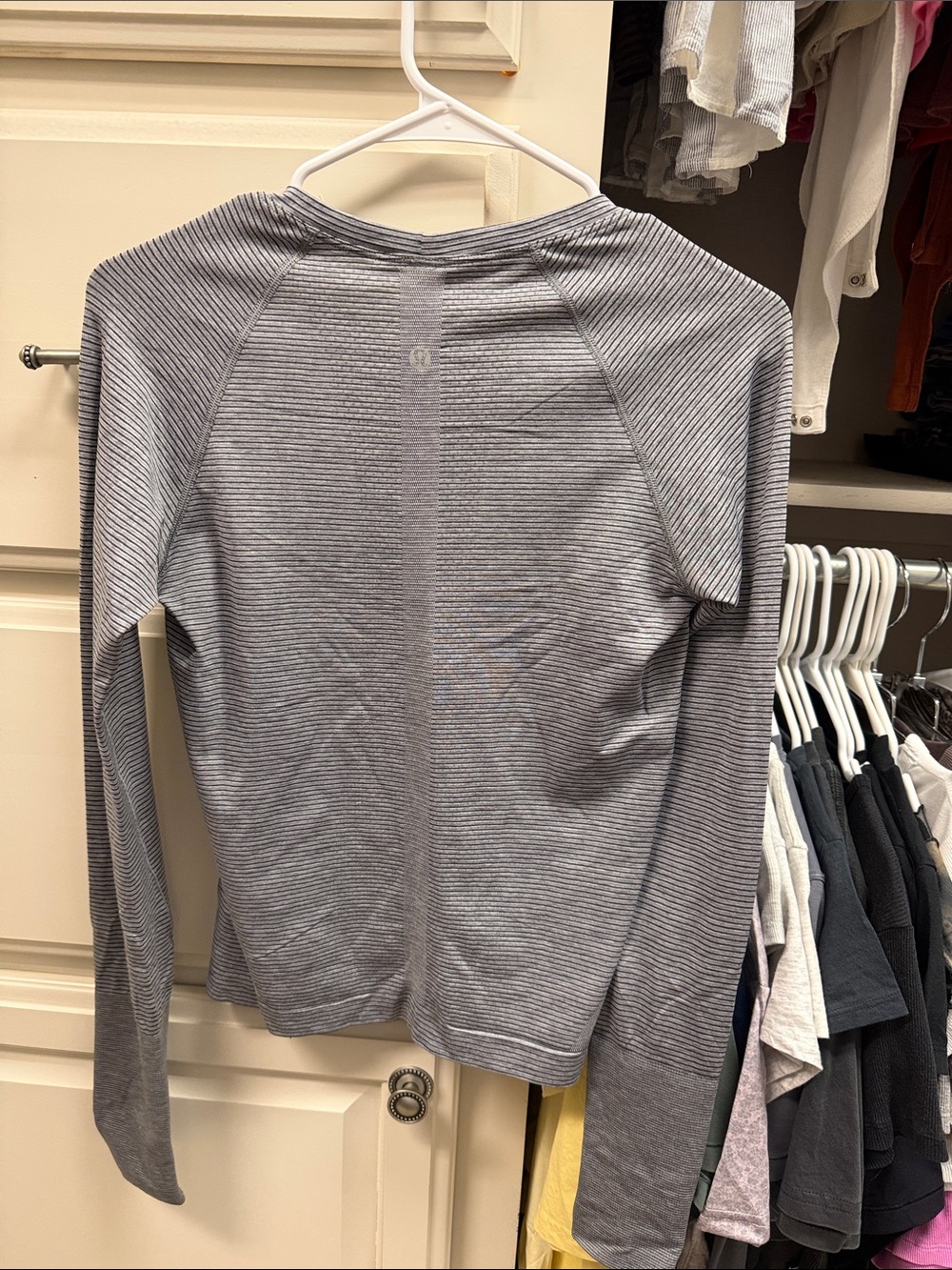 lululemon athletica Swiftly Tech Long Sleeve 2.0 Race Length - Picture 3 of 4